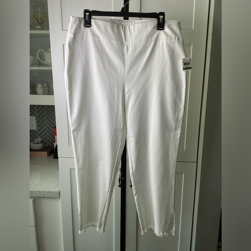 SALE -Style & Co. White Pull On Mid-Rise Capris, size Large, NWT